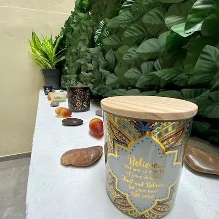 Crystal Studio-downtown Escape-navarinou Square *