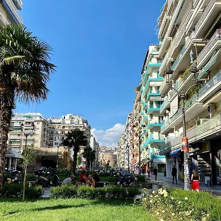 Crystal Studio-downtown Escape-navarinou Square Apartment Thessaloniki