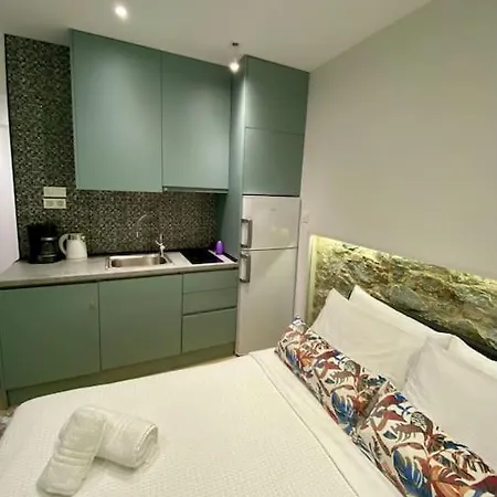 Apartment Crystal Studio-downtown Escape-navarinou Square *