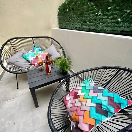 Crystal Studio-downtown Escape-navarinou Square Soluň