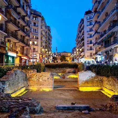 Crystal Studio-downtown Escape-navarinou Square Soluň