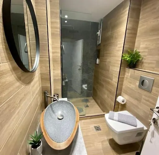 Crystal Studio-downtown Escape-navarinou Square דירה