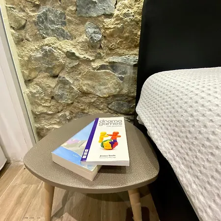 Crystal Studio-downtown Escape-navarinou Square *