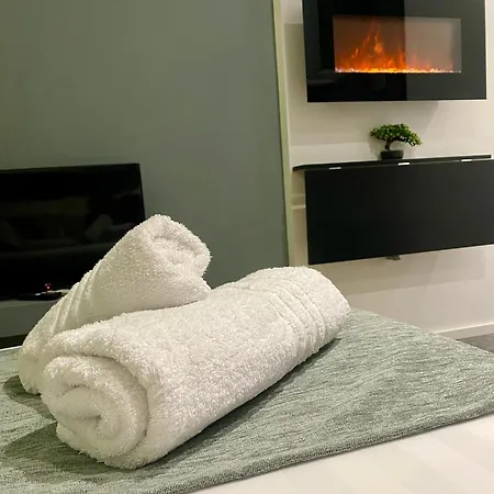 Apartament Crystal Studio-downtown Escape-navarinou Square